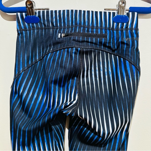★ NWOT Ivy Park mid rise Kaleidoscope Leggings - Blue/Black ★ - Picture 12 of 17